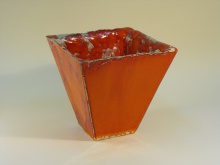 Donica ceramiczna  Wys.17 cm, szer. 17 cm  Glina  20 zł.