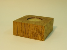 Świeczniki drewniane  Wys.3 cm szer.8 x 8 cm  Drewno  12 zł.