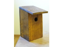 Budki dla ptaków   Wys. 30 cm szer.16 cm głęb. 20 cm   Drewno  25 zł.