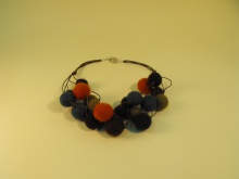 Naszyjnik nr 2  Długość  55 cm  Wełna czesankowa  30 zł.