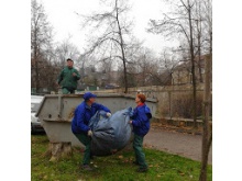 Załadunek kontenerów.